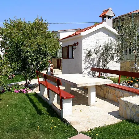 Apartments By The Sea Seget Vranjica, Trogir - 980 Apartment *