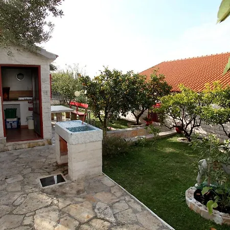 Apartments By The Sea Seget Vranjica, Trogir - 980 *