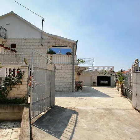 Apartments By The Sea Seget Vranjica, Trogir - 980 Trogir