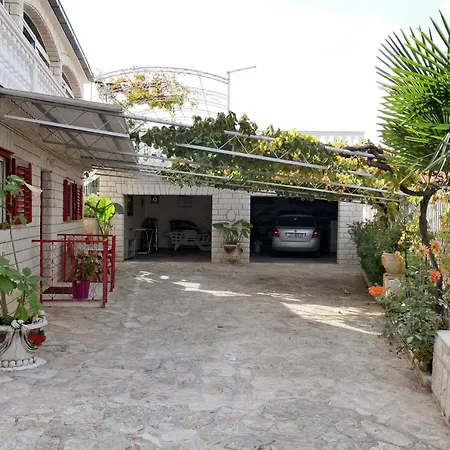 Apartments By The Sea Seget Vranjica, Trogir - 980 Apartment *